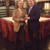 il Dr. Mostacchi consegna al Prof. Rana il Crest del C.F.S.